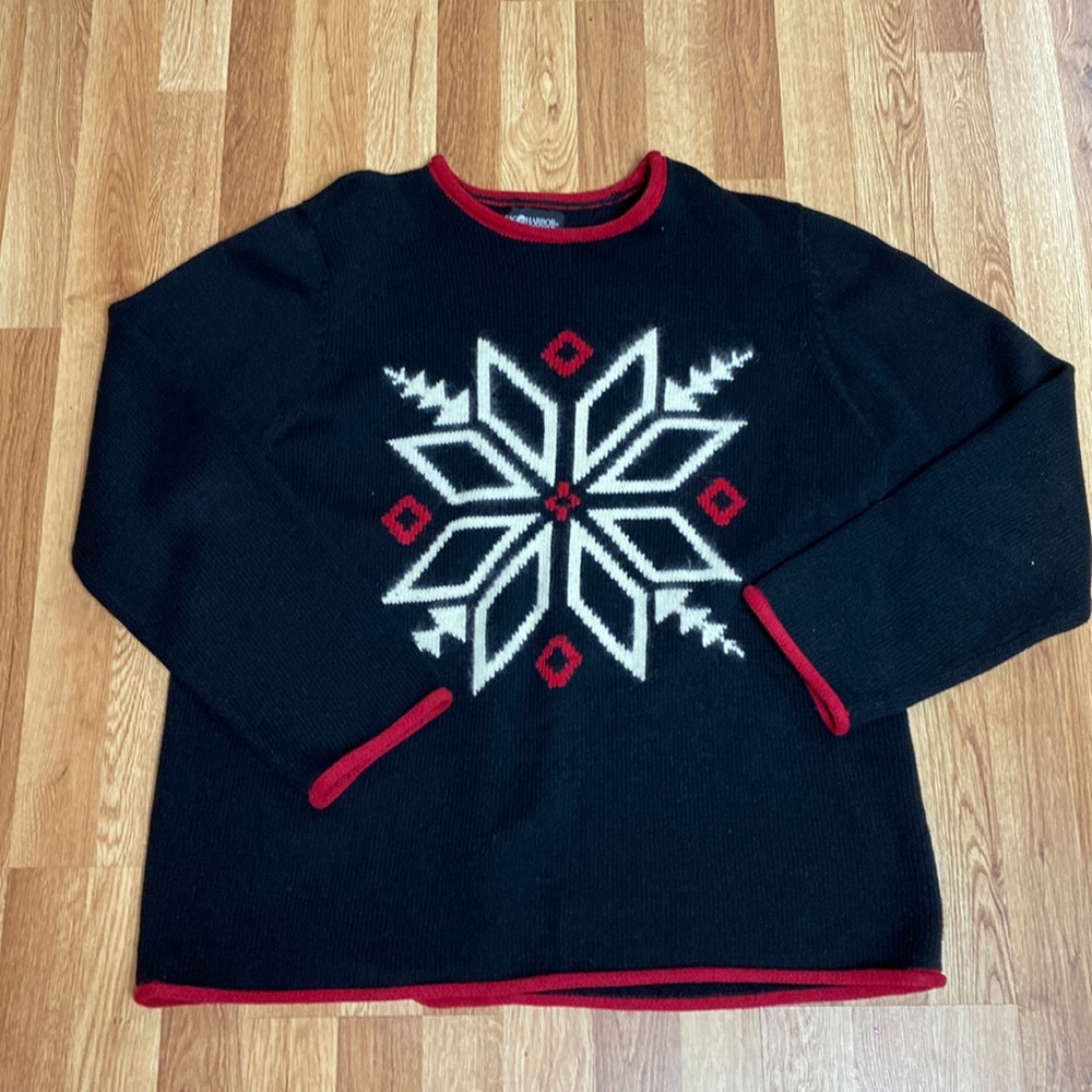 XL Black sweater w snowflake